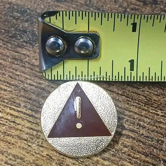 Retired Girl Scout "BROWNIE SAFETY AWARD PIN" Brown Triangle Button  NEW - Picture 2 of 3